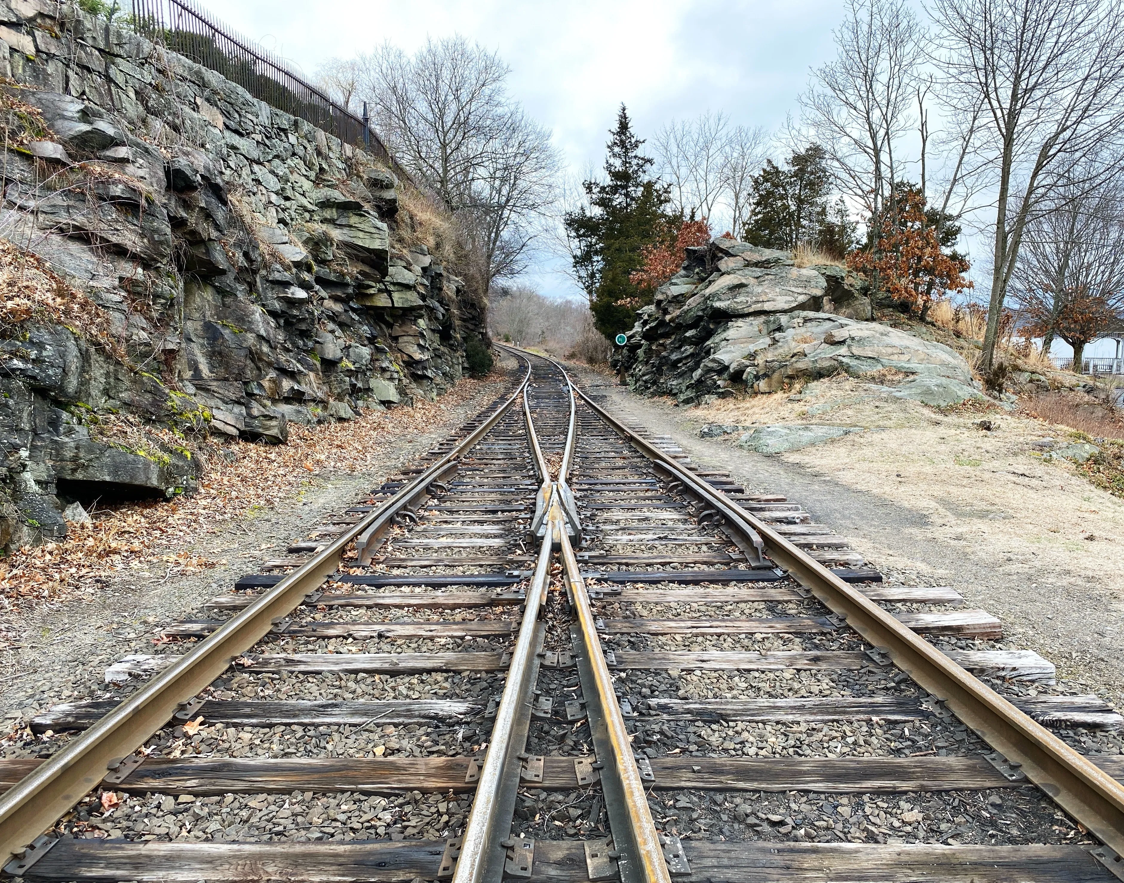 A train track with two paths connecting.